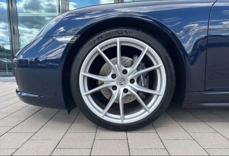 Porsche 911 Carrera 4 - photo 6