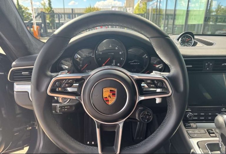 Porsche 911 Carrera 4 - photo 8