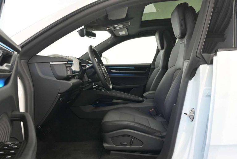 Porsche Macan 4 Electric - photo 11