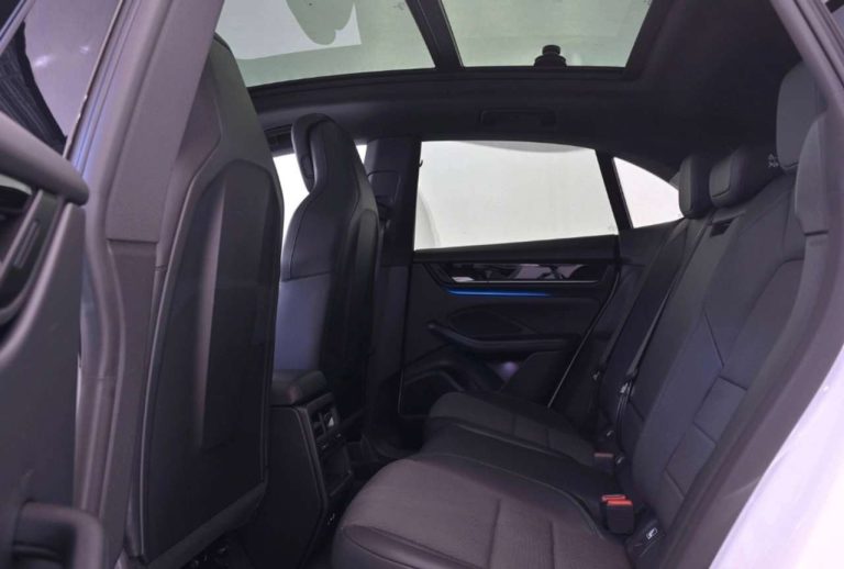 Porsche Macan 4 Electric - photo 13