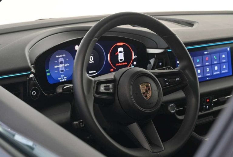 Porsche Macan 4 Electric - photo 9