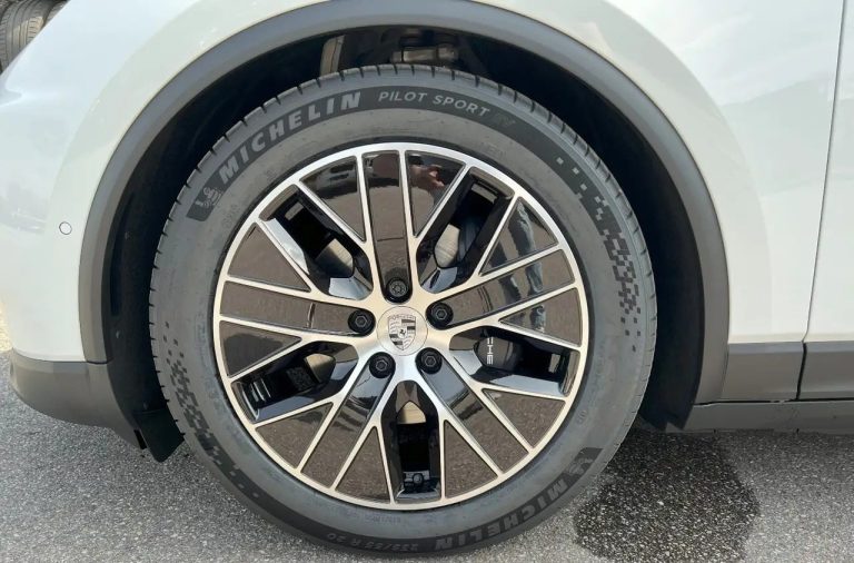 Porsche Macan Electric - photo 10