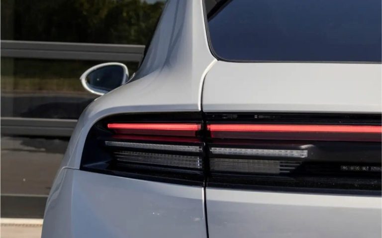 Porsche Macan 4 Electric - photo 10