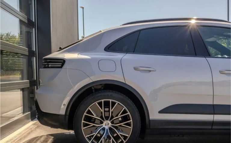 Porsche Macan 4 Electric - photo 12