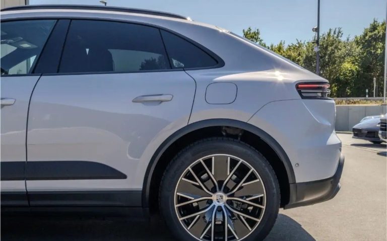 Porsche Macan 4 Electric - photo 15