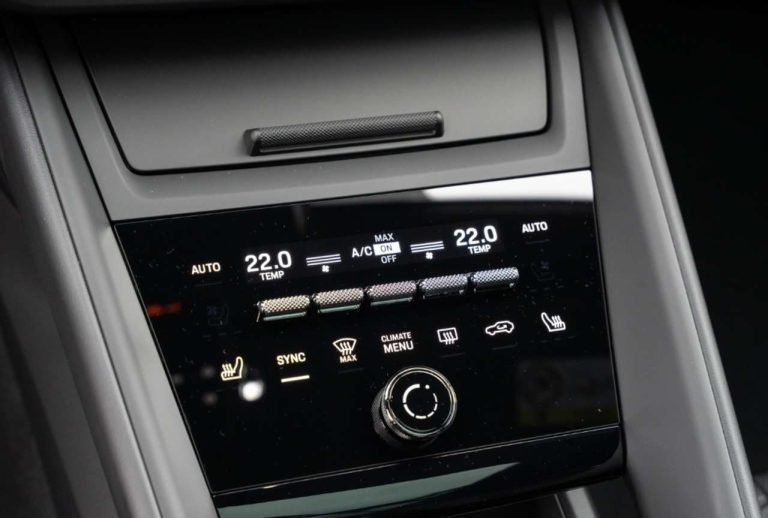 Porsche Macan 4 Electric - photo 15
