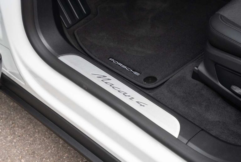 Porsche Macan 4 Electric - photo 16