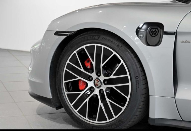Porsche Taycan 4S - photo 6