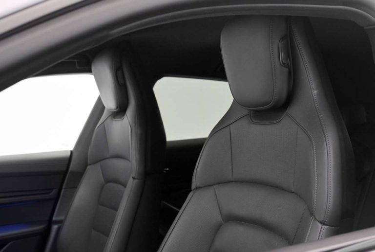 Porsche Taycan 4 Cross Turismo - photo 11