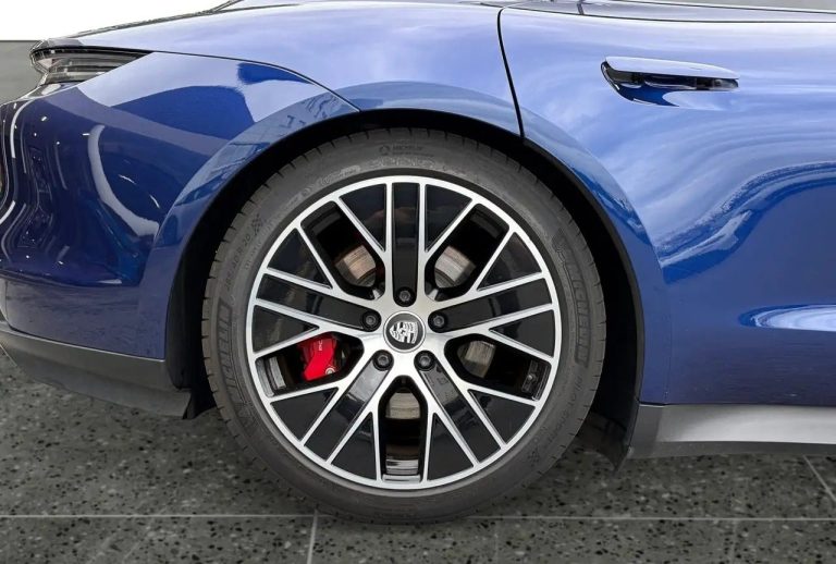 Porsche Taycan 4S - photo 11