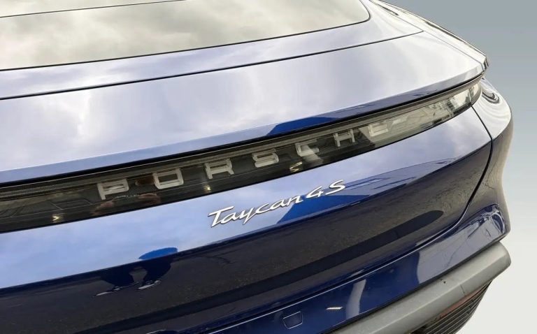 Porsche Taycan 4S - photo 16