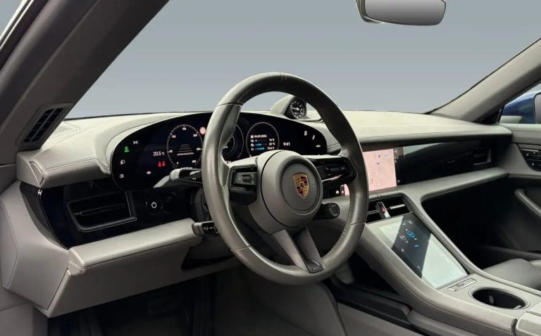 Porsche Taycan 4S - photo 17