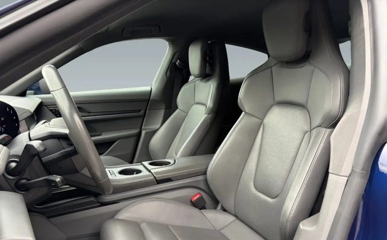 Porsche Taycan 4S - photo 18