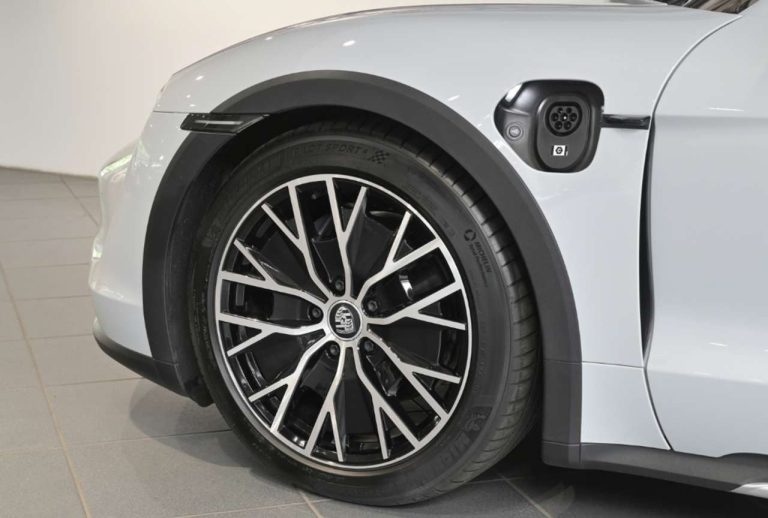 Porsche Taycan 4 Cross Turismo - photo 7