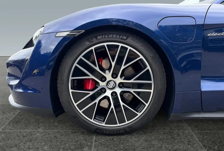 Porsche Taycan 4S - photo 9
