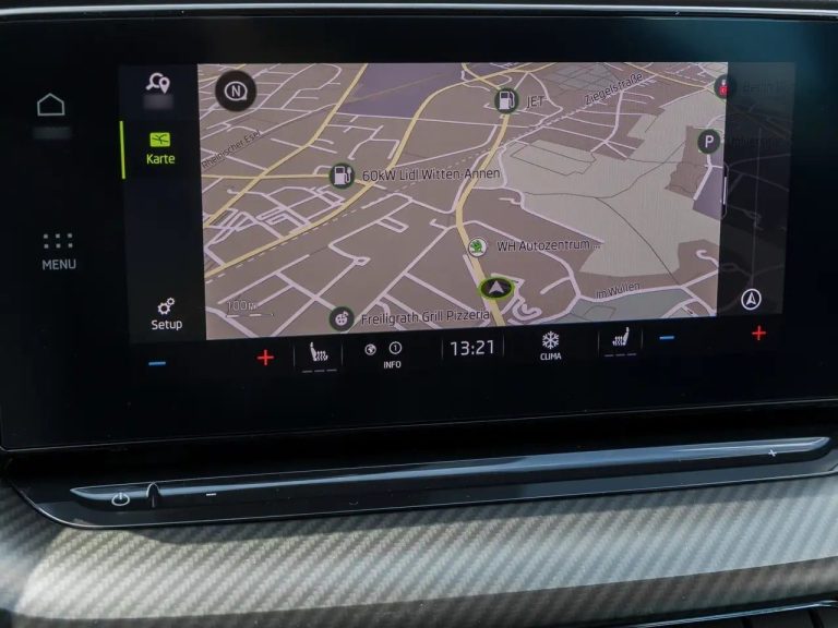 Skoda Octavia Combi RS 2.0 TSI DSG - photo 11