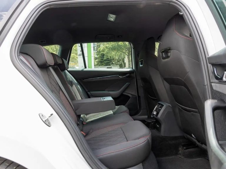 Skoda Octavia Combi RS 2.0 TSI DSG - photo 7