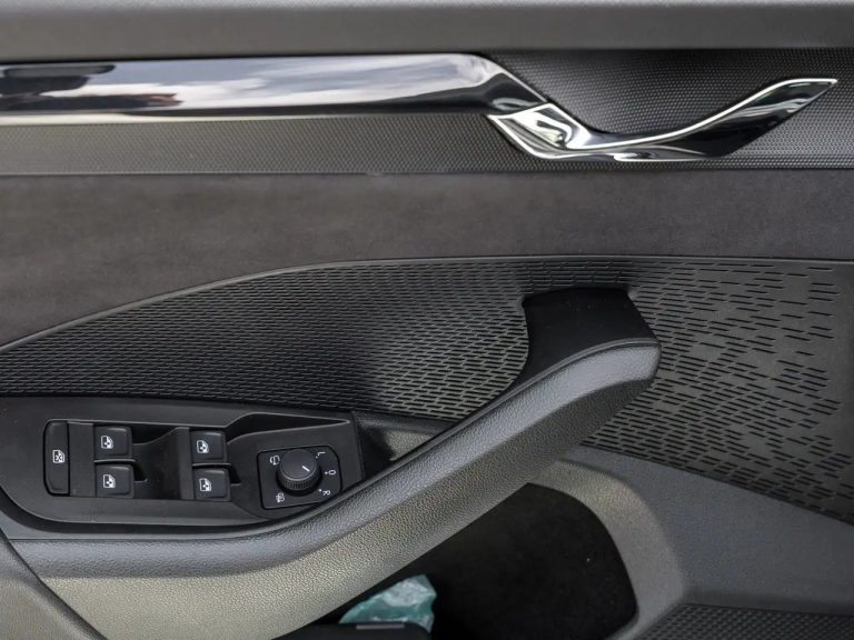 Skoda Octavia Combi RS 2.0 TSI DSG - photo 9