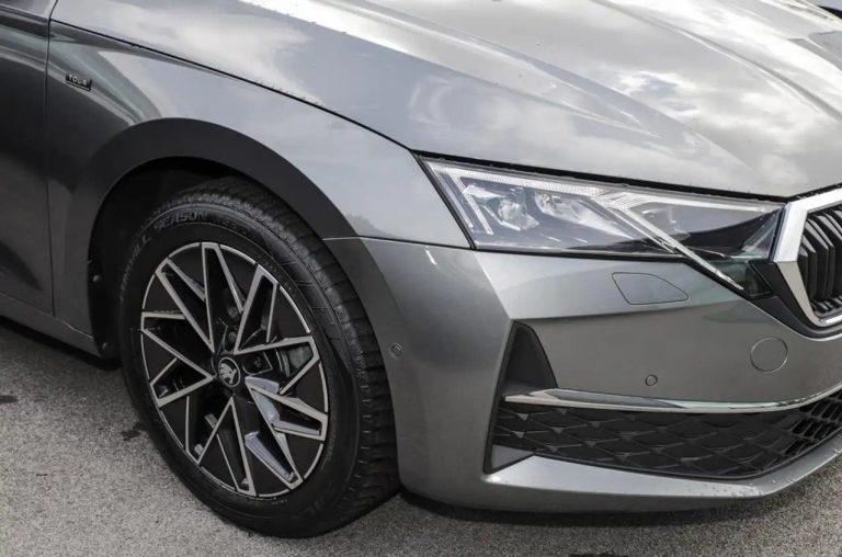 Skoda Octavia Combi 2.0 TDI Tour DSG - photo 3