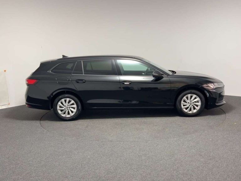 Skoda Superb Combi 2.0 TDI DSG Essence - photo 3