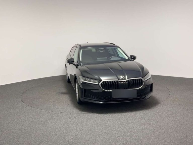 Skoda Superb Combi 2.0 TDI DSG Essence - photo 4