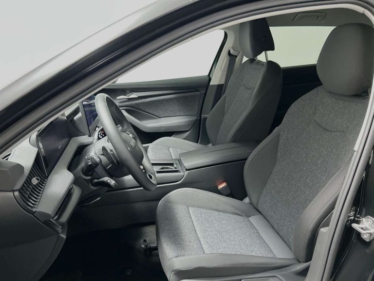 Skoda Superb Combi 2.0 TDI DSG Essence - photo 9