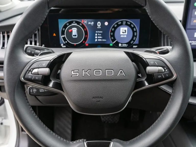 Skoda Superb Combi 2.0 TDI DSG - photo 17