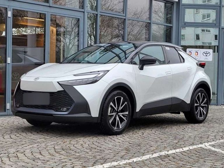 Toyota C-HR 1.8 Hybrid Black & White