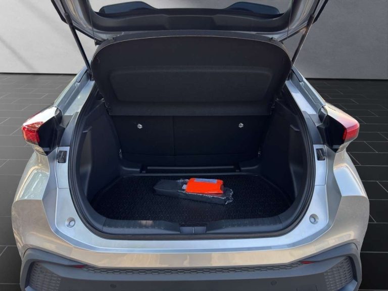 Toyota C-HR 1.8 Hybrid Team Deutschland - photo 12