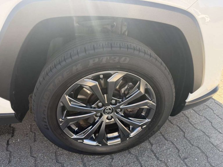 Toyota RAV4 2.5 Hybrid 4×2 Team Deutschland - photo 14
