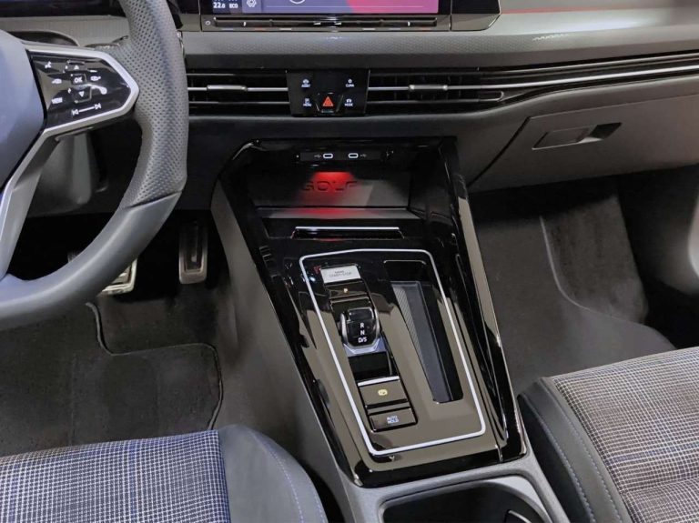 Volkswagen Golf GTE - photo 11