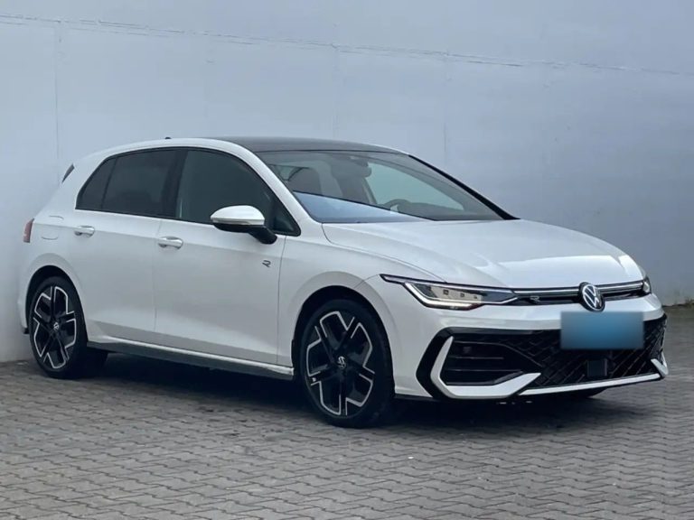 Volkswagen Golf 1.5 eTSI DSG R-Line