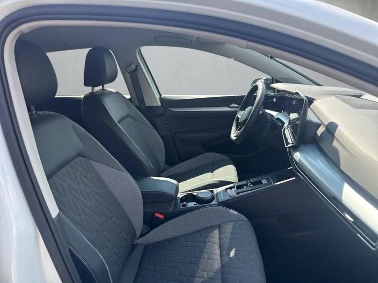 Volkswagen Golf 1.5 TSI eHybrid - photo 12