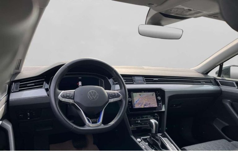 Volkswagen Passat Variant GTE - photo 10