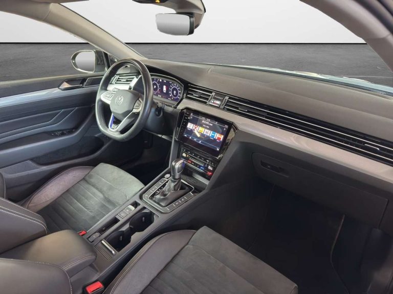 Volkswagen Passat Variant GTE - photo 10