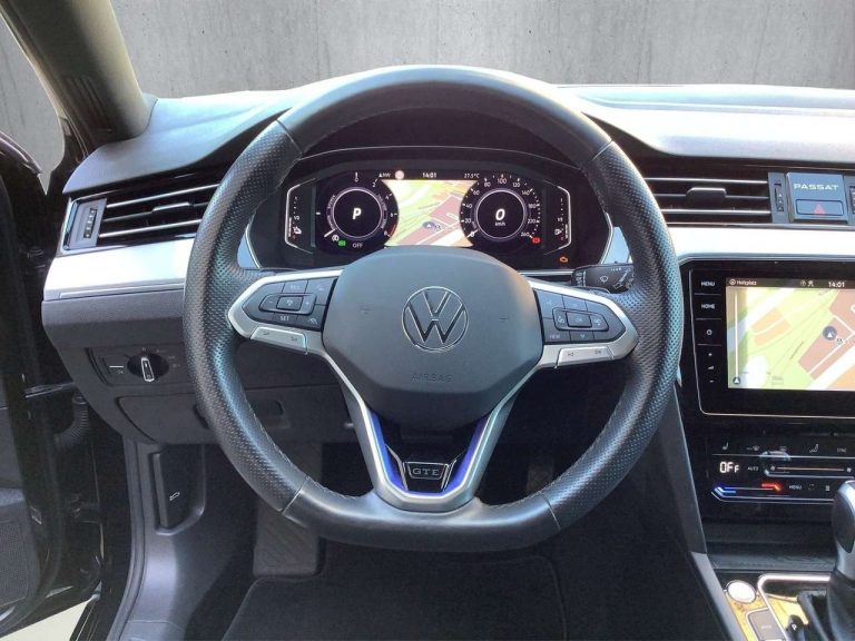 Volkswagen Passat Variant GTE - photo 11