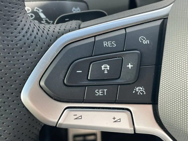 Volkswagen T-Roc 1.5 TSI DSG R-Line - photo 11