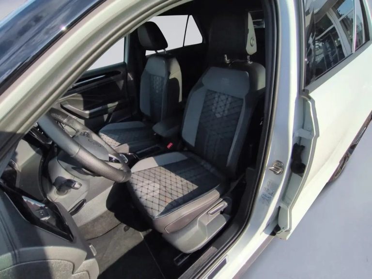 Volkswagen T-Roc R-Line 1.5 TSI DSG - photo 11
