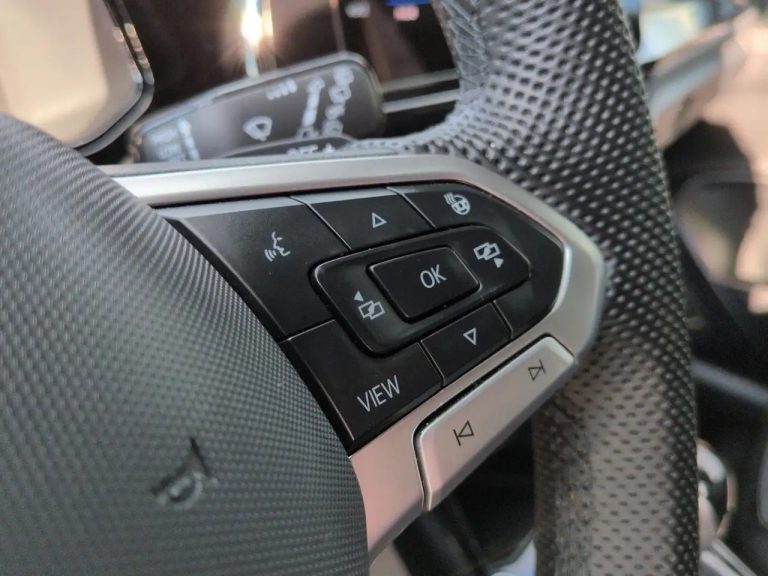 Volkswagen T-Roc R-Line 1.5 TSI DSG - photo 12