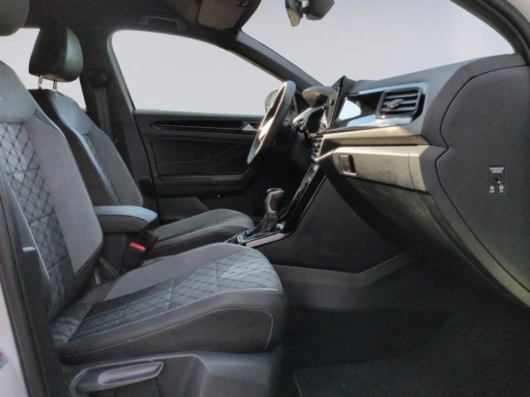 Volkswagen T-Roc R-Line 1.5 TSI DSG - photo 18