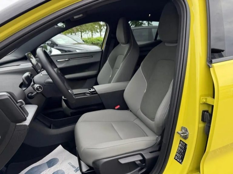 Volvo EX30 Extended Range Plus - photo 10