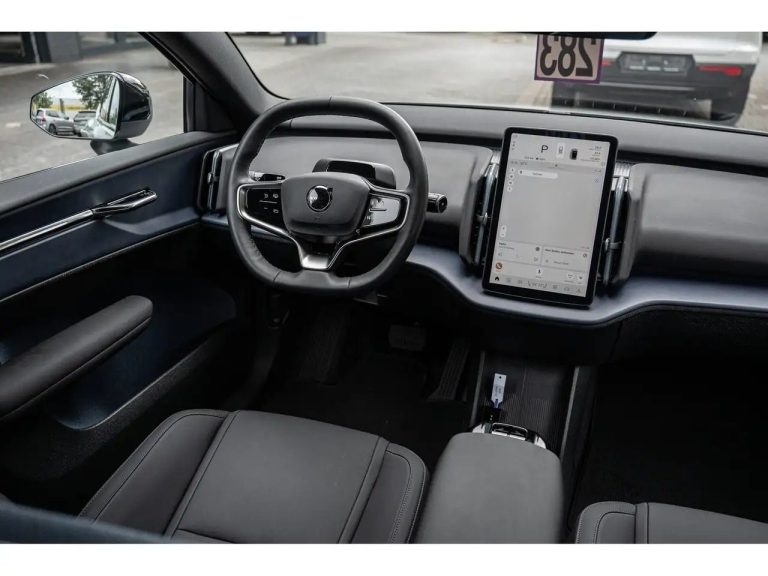 Volvo EX30 Extended Range Plus - photo 10