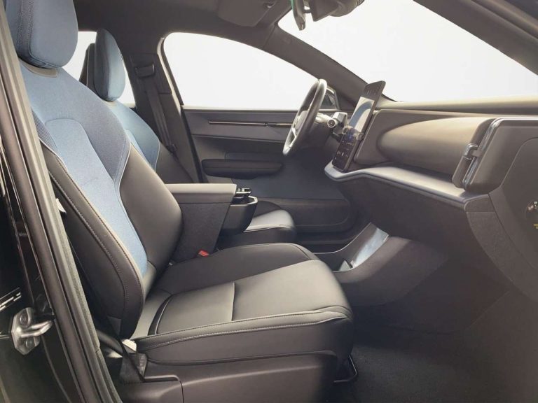 Volvo EX30 Extended Range Core - photo 12