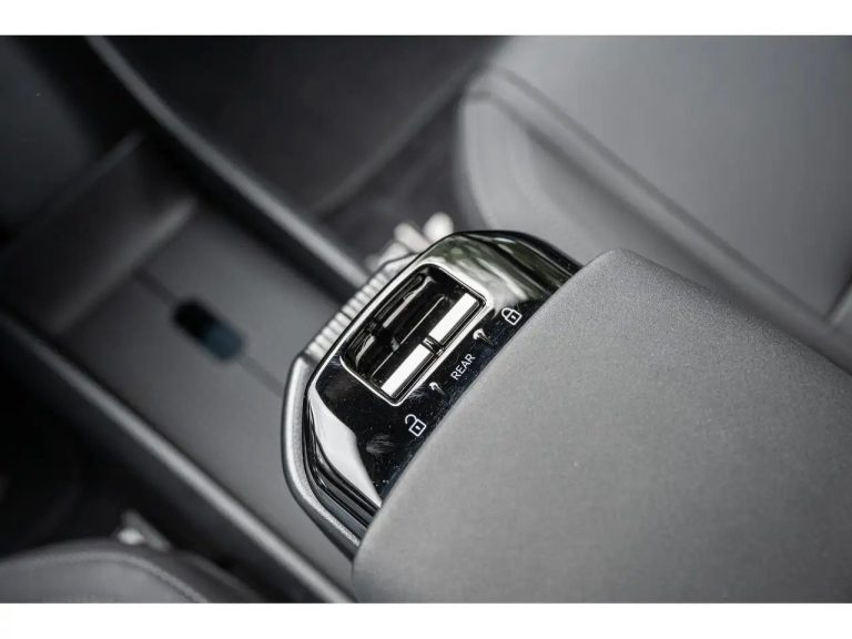 Volvo EX30 Extended Range Plus - photo 16
