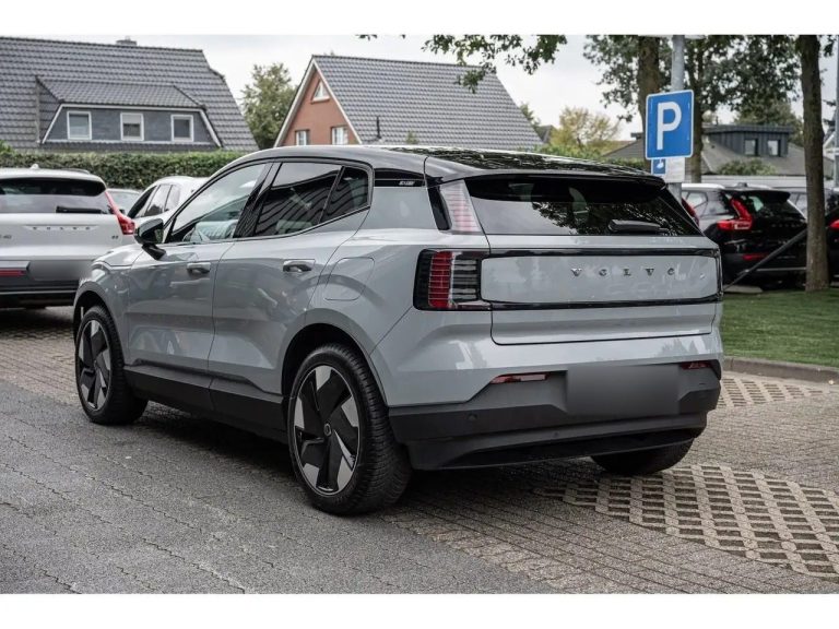 Volvo EX30 Extended Range Plus - photo 5