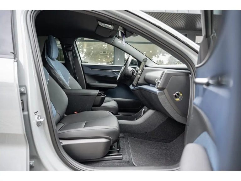 Volvo EX30 Extended Range Plus - photo 7