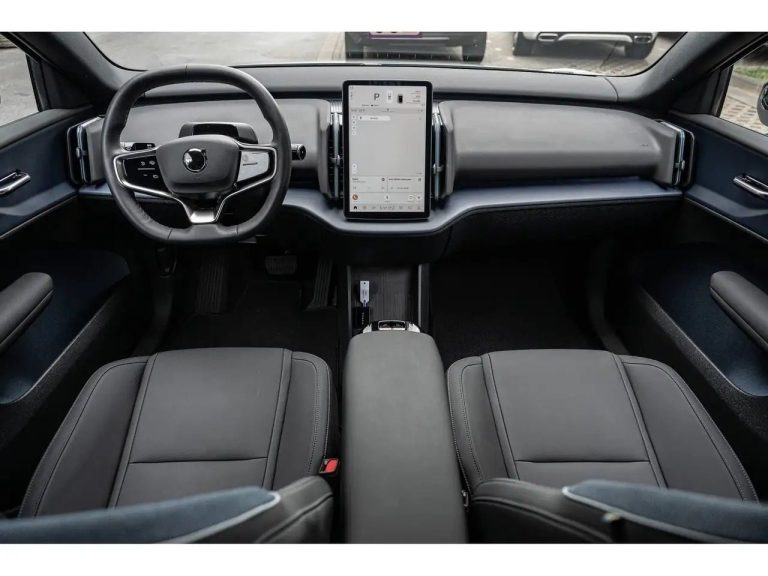 Volvo EX30 Extended Range Plus - photo 9
