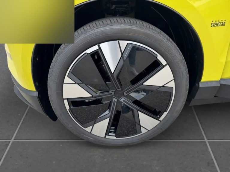 Volvo EX30 Extended Range Plus - photo 9