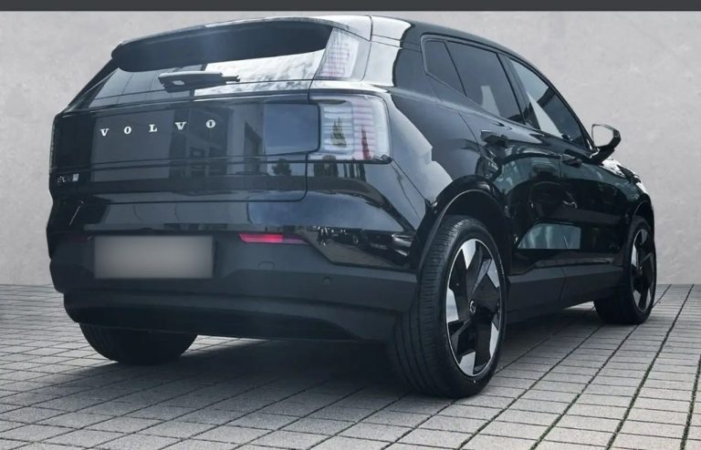 Volvo EX30 Extended Range Plus - photo 2