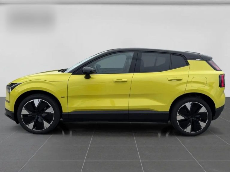 Volvo EX30 Extended Range Plus - photo 2